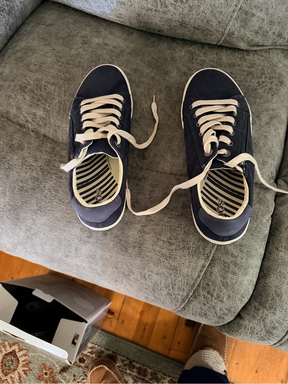 Taos Footwear Navy and Cream Women's Low-Top Sneakers